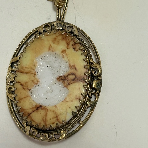 Vintage Cameo 1950 VENDOME Pendant Necklace 38 inches 🙋‍♀️ - Picture 4 of 9